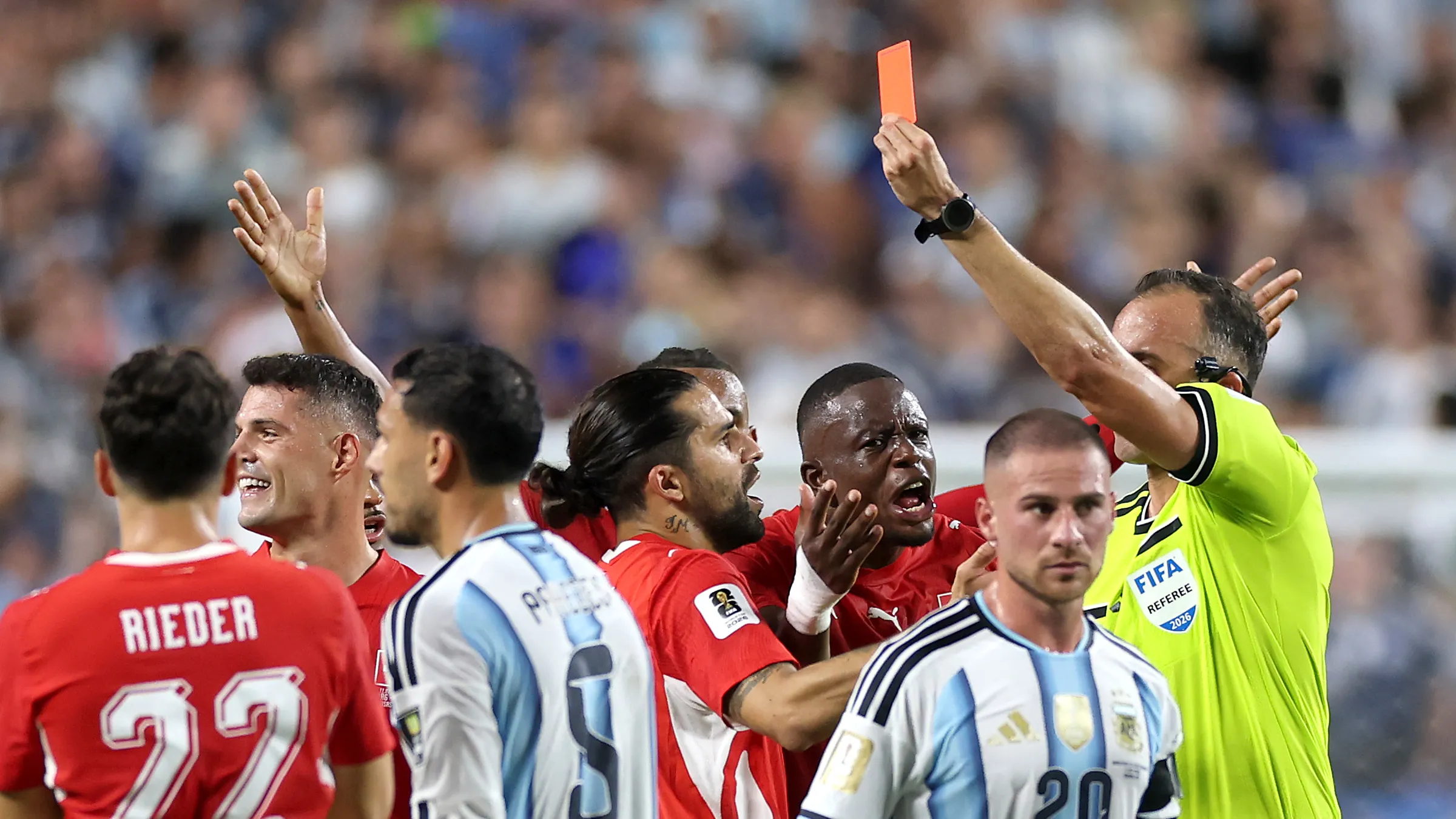 FIFA官方确认:恩博洛红牌无误,IFAB通告被误读