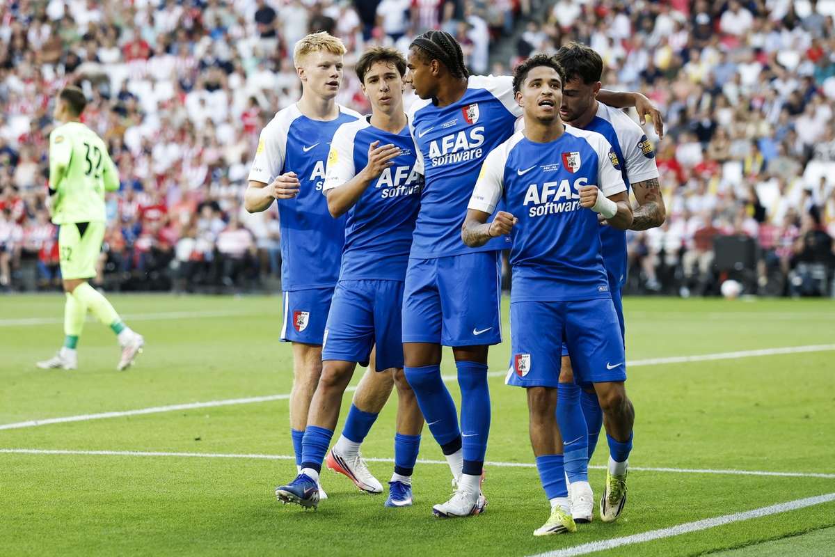 荷兰超级杯爆冷!AZ 4-0横扫埃因霍温,时隔12年再夺克鲁伊夫盾