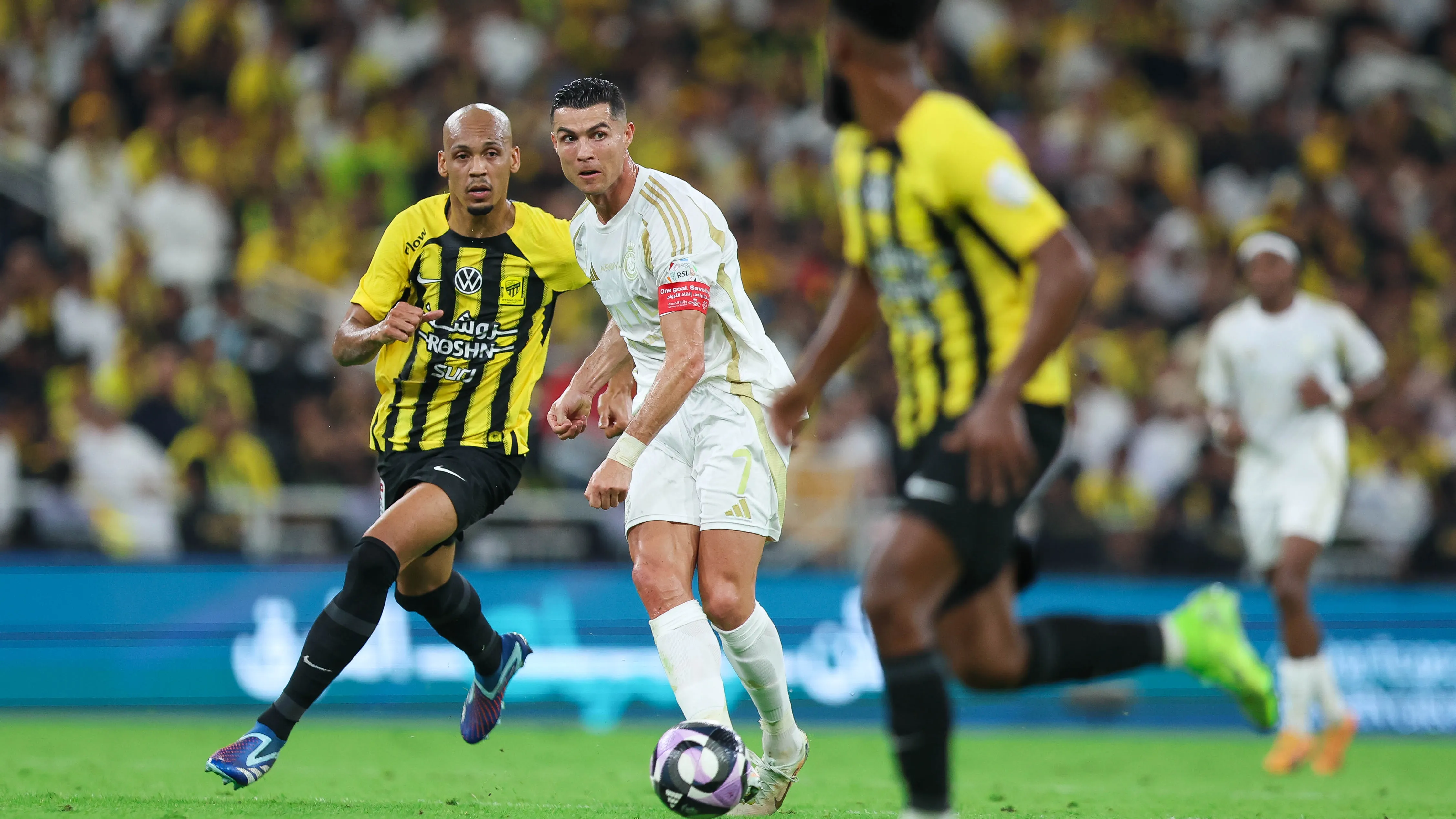吉达联合夏窗首签锁定罗纳尔多旗下俱乐部,塞内加尔后腰洛皮加盟