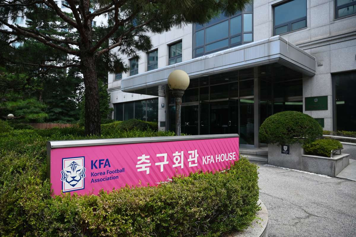 韩国警方搜查足协，调查洪明甫任命程序涉嫌违规