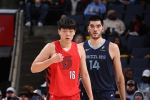 杨瀚森抹过伊迪暴扣!媒体人:连日奔波确实很疲惫 苦真没白吃