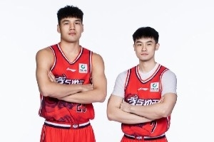 新赛季各式各样的组合！广州男篮合照先来咯！?