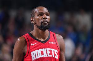 哈达威被阿门犯规？KD：我的队友都说他是绊到了自己的脚上