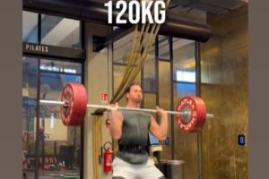 这也太猛了?44岁伊布晒举重视频，从100kg逐渐举到120kg！