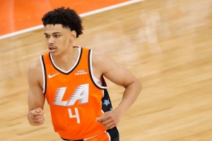 奇兵出击！桑德斯16投9中&三分3中2 砍下生涯新高20分+7板3助