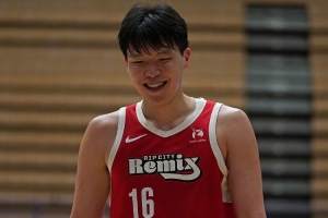 解说：杨瀚森打G联赛这支球队比打CBA还轻松 今天2分随便打