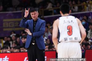 媒体人:广东战术层面有些令人困惑 胡明轩远非最佳状态但尽力了