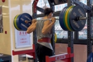 杜锋晒广东男篮训练视频：崔永熙深蹲挑战180Kg 王洪泽挑战150Kg